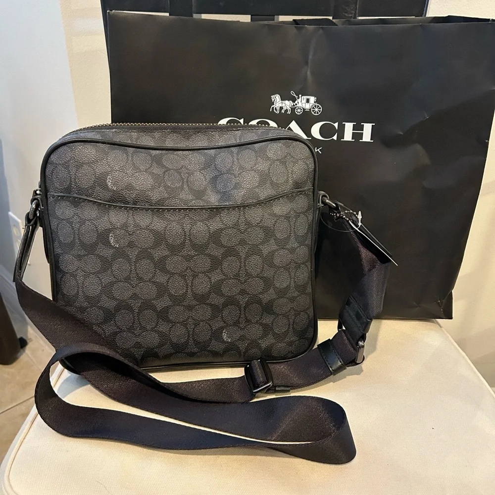 Coach Men's Messenger Bag in Charcoal/Black Signature Print